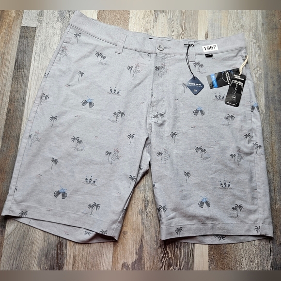 Travis Mathew NEW 36x9 Hybrid Performance Shorts Gray Parrot Golf Beer print - Picture 1 of 7